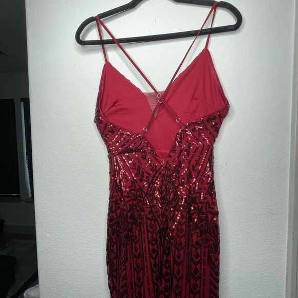 Elegant Red Sequin Dress - Picture 8 of 9